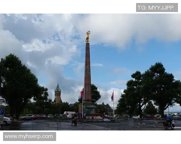 卢森堡足球明星的崛起与挑战：小国大梦的运动传奇